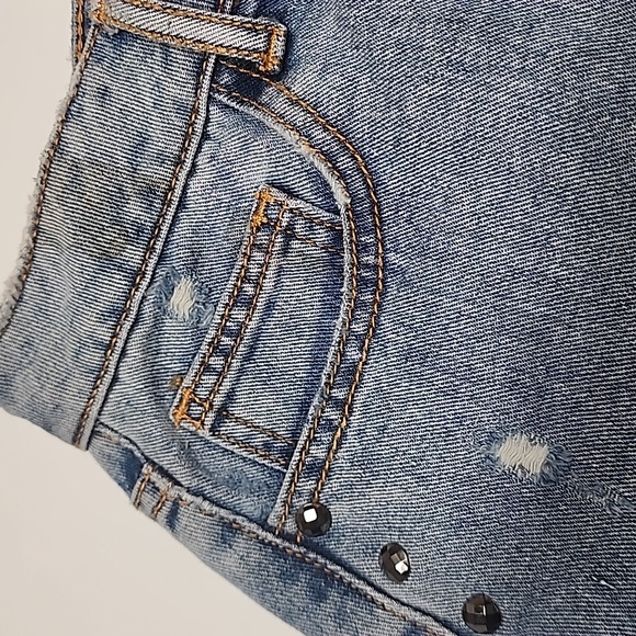 Guess Jean Miniskirt - Picture 4 of 7